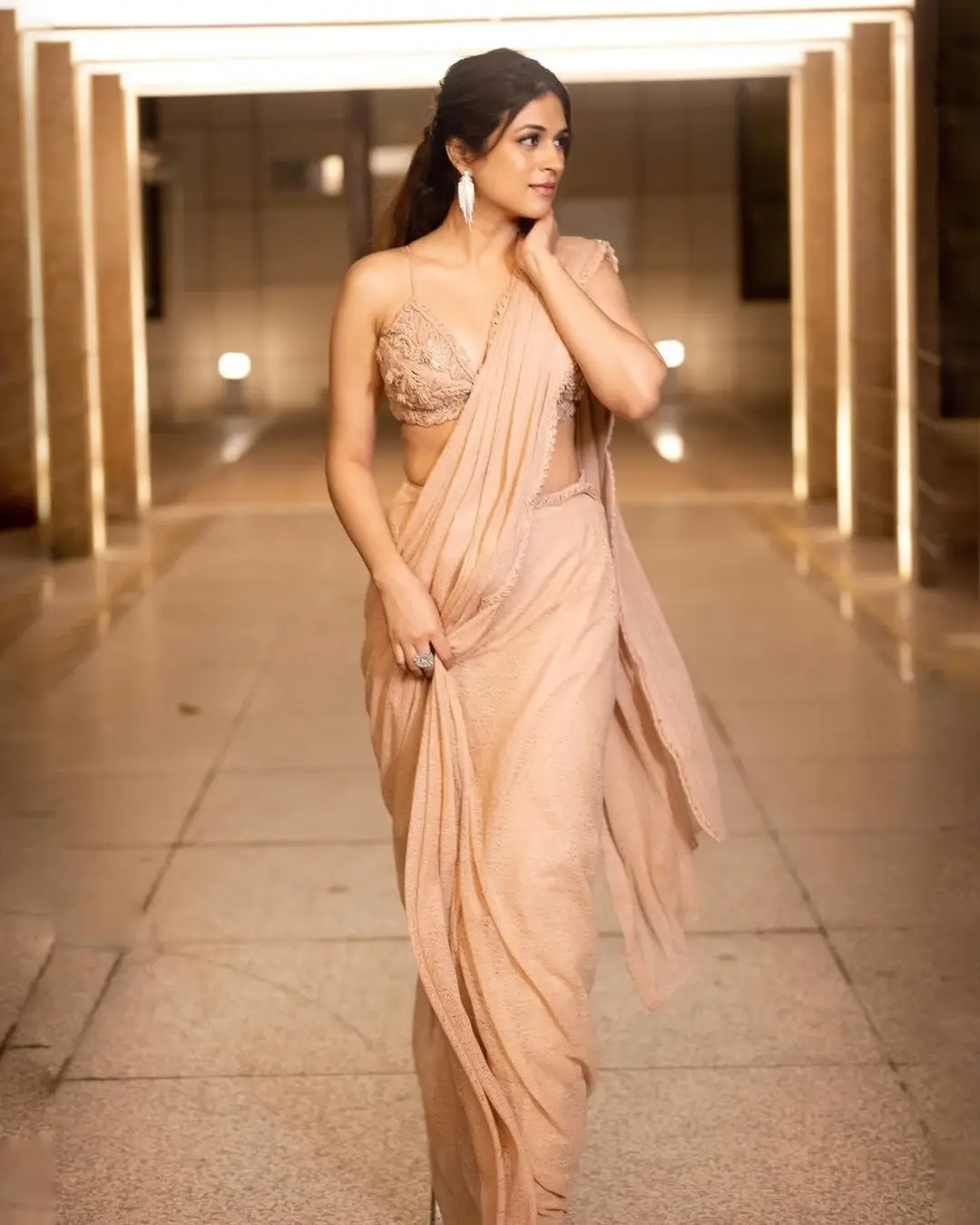 Beautiful Indian Actress Shraddha Das in Pink Saree